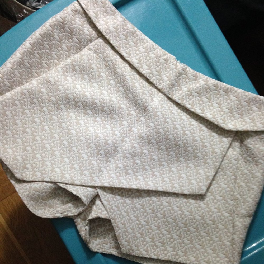 Love Riche Cream Patterned Skort - Picture 2 of 11